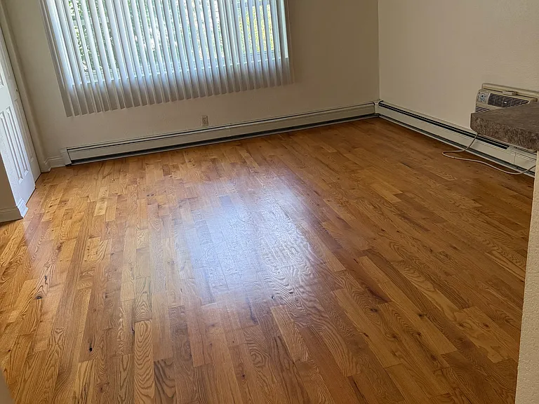 1515 N Farwell Ave — Photo 2