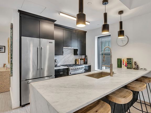 4th image of 179 Ludlow St APT 4