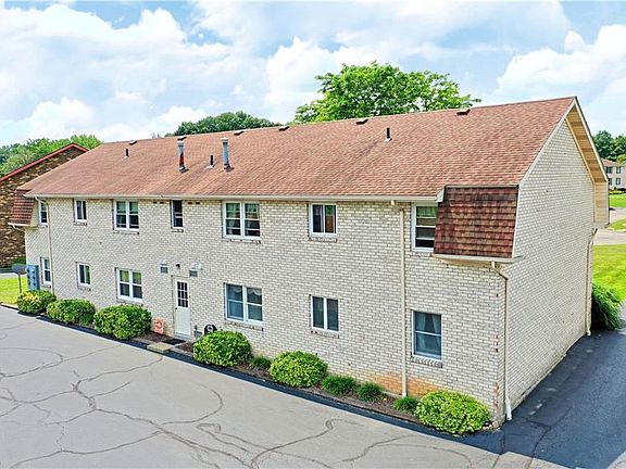 2nd image of 882 Pearson Cir Unit 4