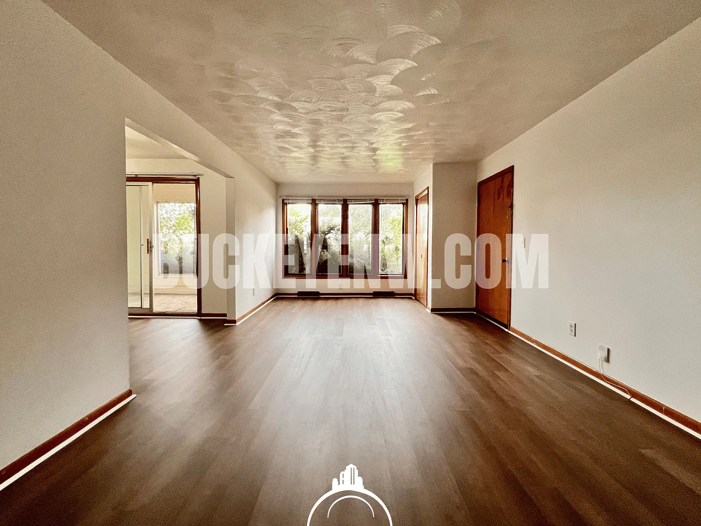 2420 Eastgate — Photo 3