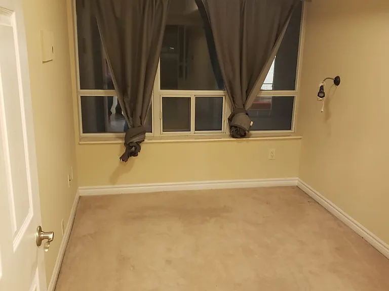 270 Wellington St W #502 — Photo 17