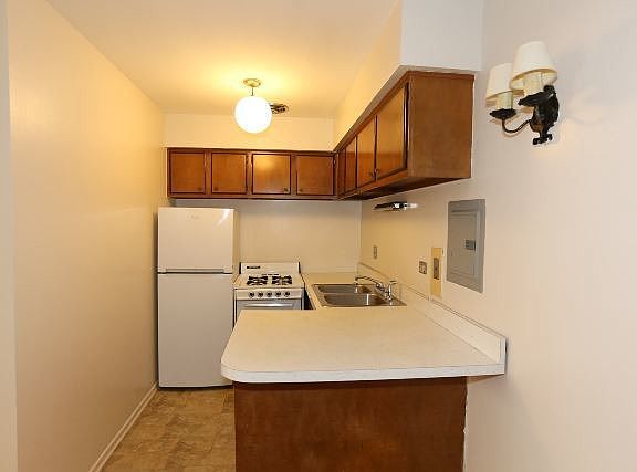 5th image of 660 W Wrightwood Ave #D802