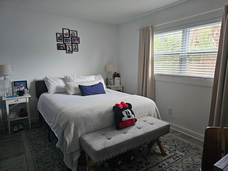 1st image of 302 Lincoln Ave APT 3