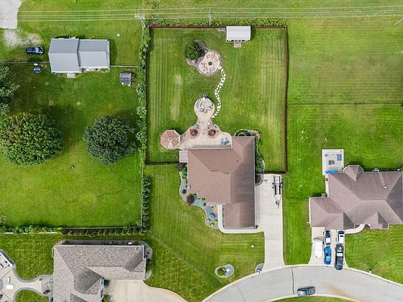 4th image of 54097 Angeline Dr