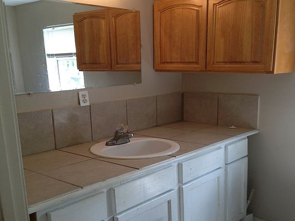 2009 St Ann: Kitchen