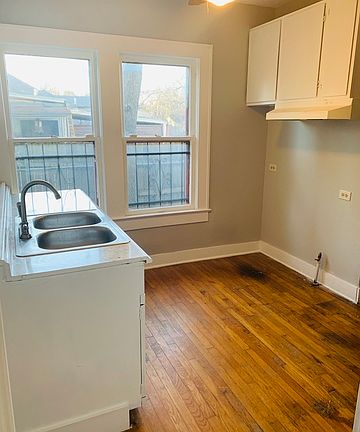 4th image of 1601 W Woodlawn Ave