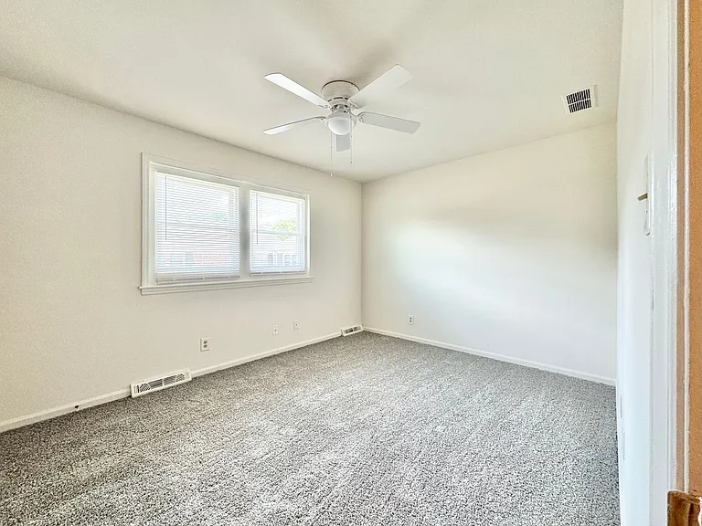 1723 E Cone Blvd #K — Photo 13
