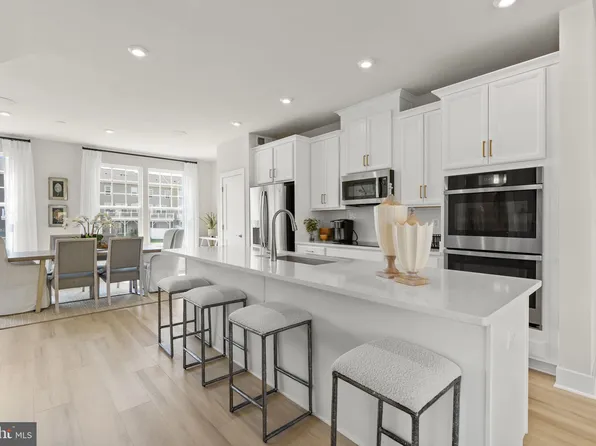 18247 Moss Garden Rd, Dumfries, VA 22026