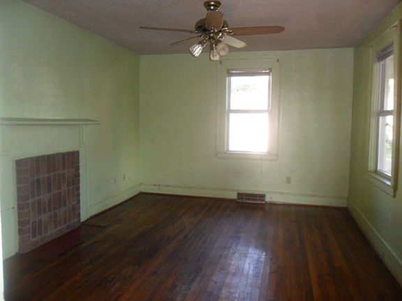 2nd image of 1004 Graves St