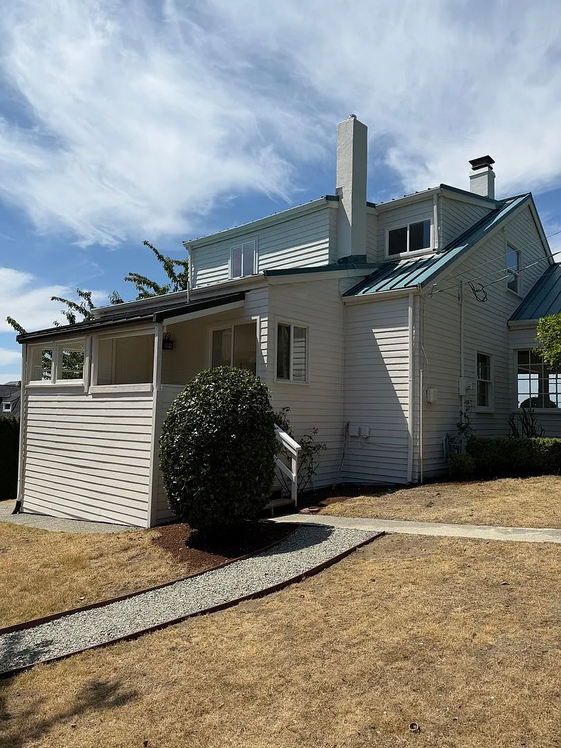 Waterfront Rental in Three Tree Point Short Term Lease Only — Photo 1