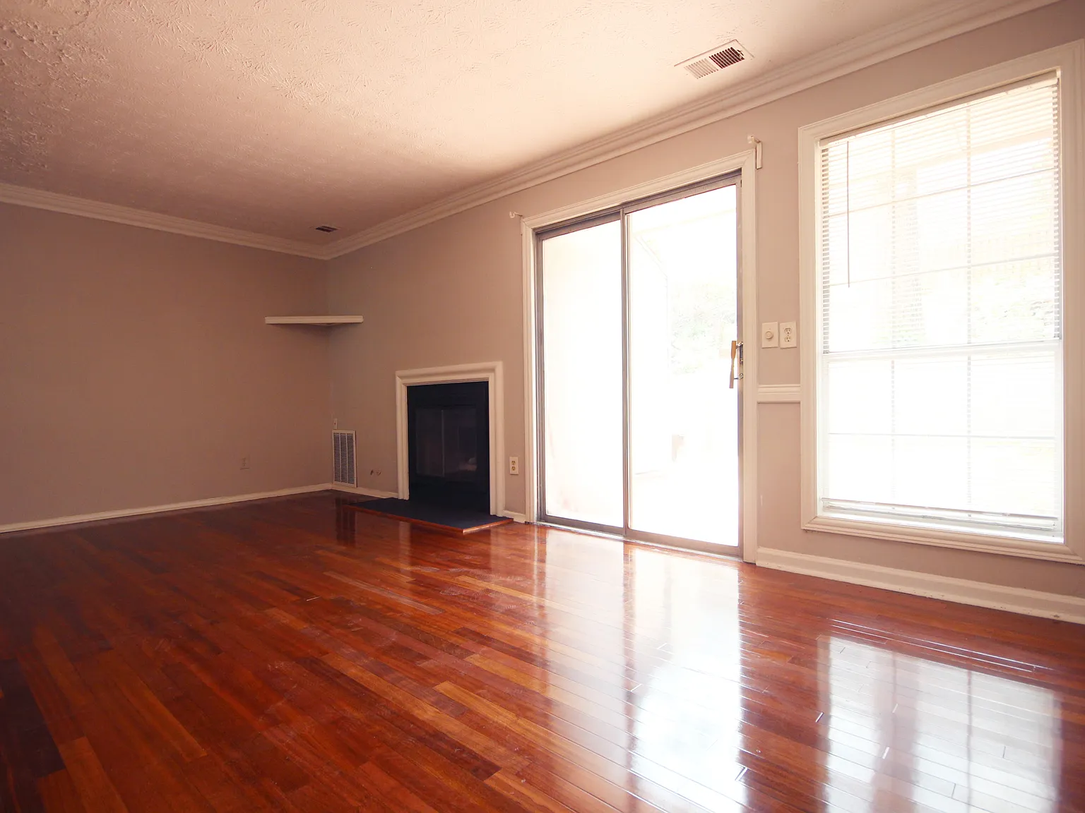 2 bed, 2.5 bath, 1160 sqft, $1,695 — Photo 2