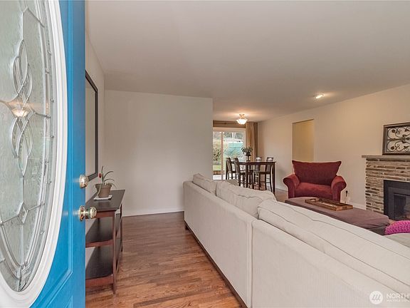 3rd image of 1060 Lynnwood Avenue NE