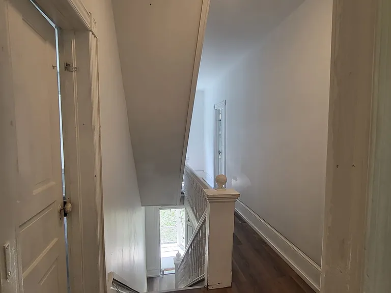 859 N 1st St — Photo 3