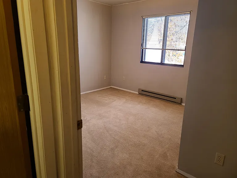 700 Park Ave — Photo 16