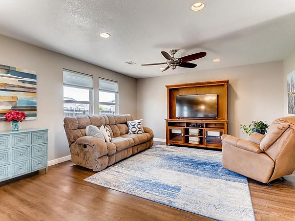 4th image of 880 Sunrise Dr