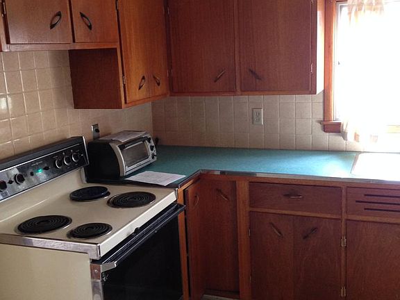 3rd image of 2 Groveland St Floor 2