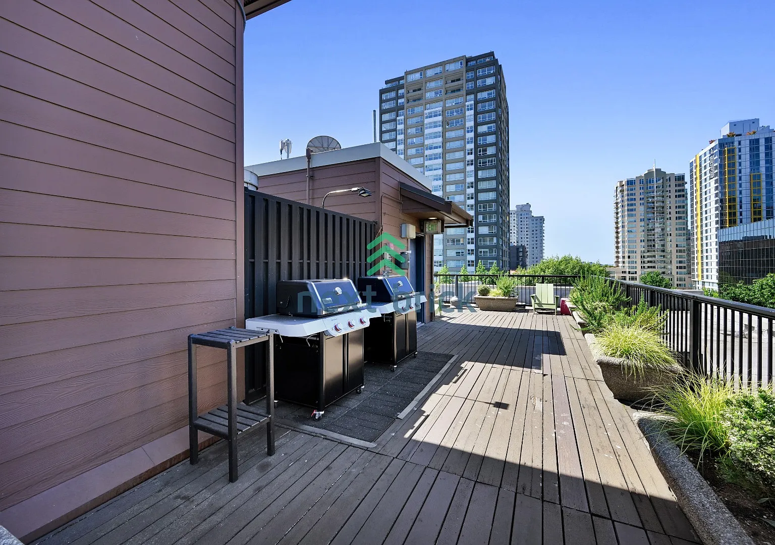 "Spacious Studio, 1 bathroom in Prime Seattle Location!" — Photo 2