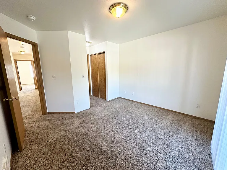 2103 N Yellowstone St — Photo 35