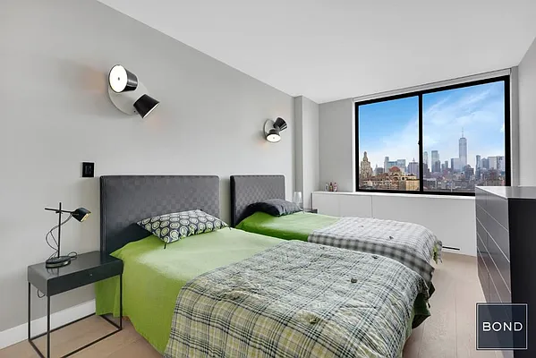 Sold by Bond New York | media 3