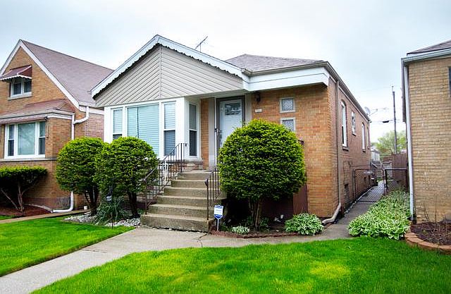 1st image of 7211 S Sawyer Ave
