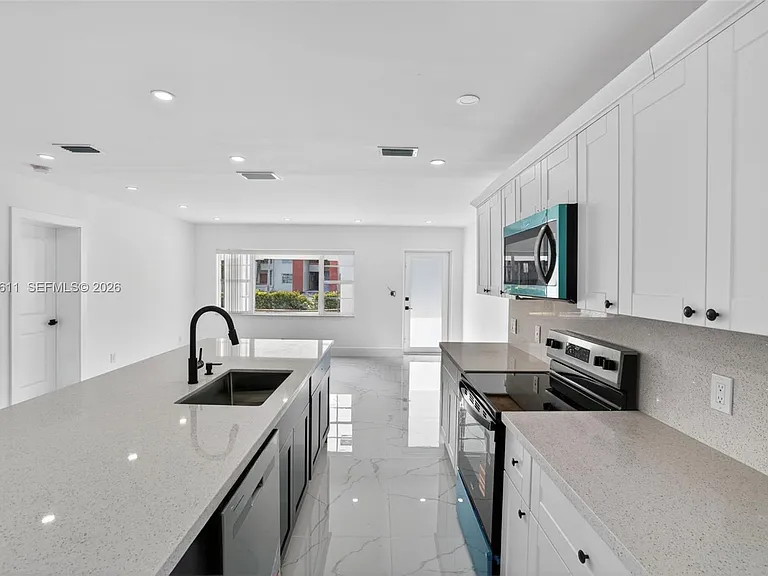 1920 SW 67th Ave — Photo 12