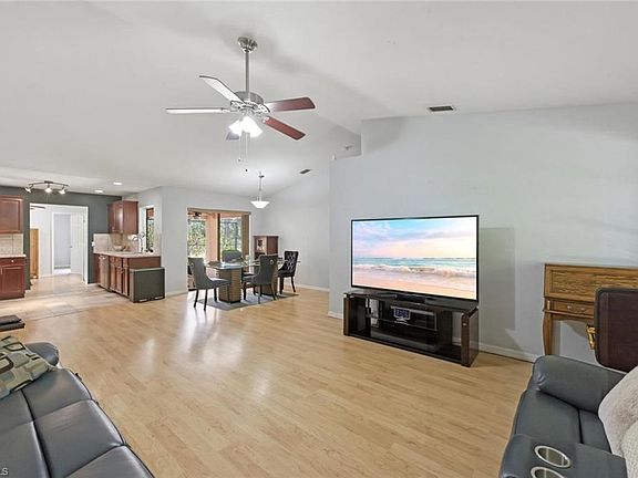 5th image of 2660 16th AVE NE