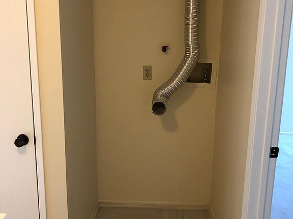 5th image of 401 W Dryden St APT 211