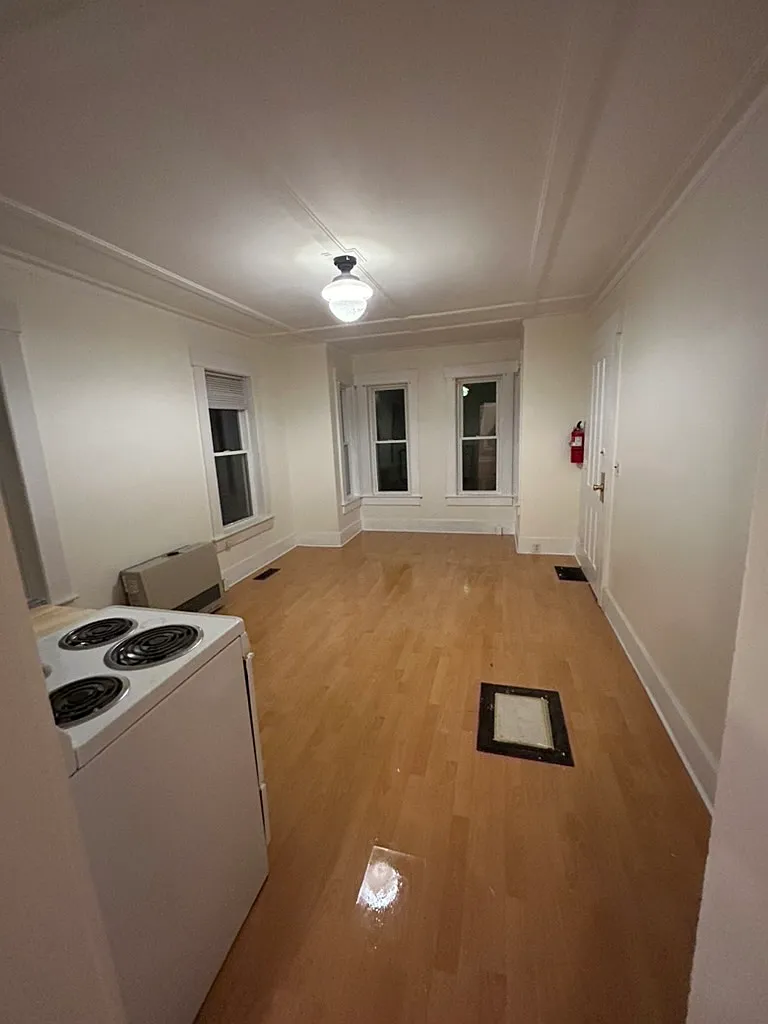 1 bed, $900 — Photo 2