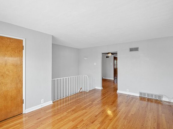 5th image of 5805-07 Devonshire Ave #217