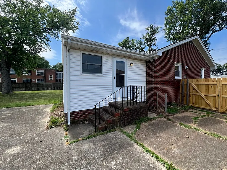 2725 Greendale Ave — Photo 26