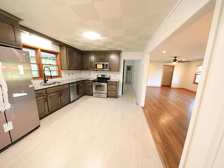 684 Valley Rd — Photo 13