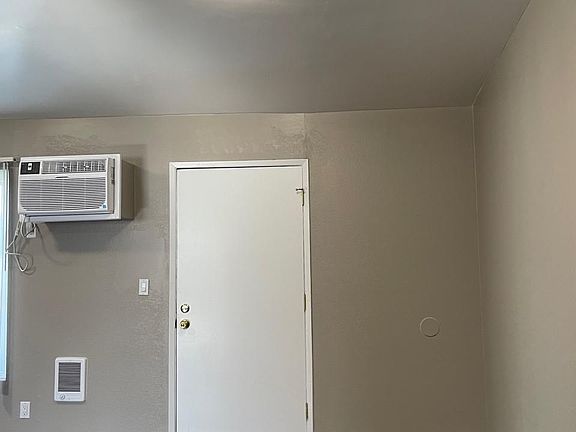 5th image of 18605 Clark St #20