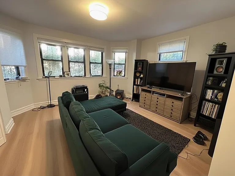2119 N Campbell Ave #1F — Photo 2