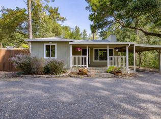 10661 Woodside Dr, Forestville, CA 95436