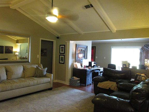 4th image of 28 Heritage Dr