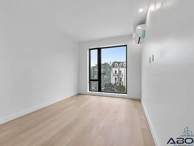 21 Meserole St #201 — Photo 2