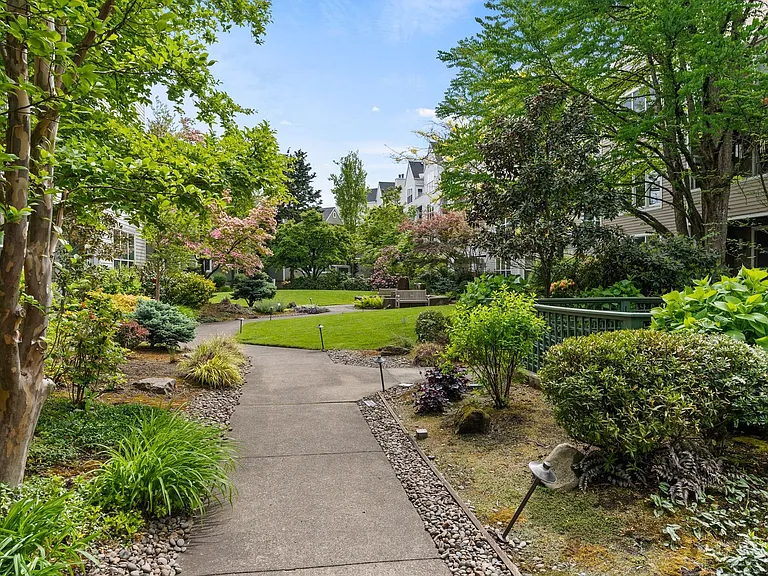 205 SW Montgomery St #204 — Photo 43
