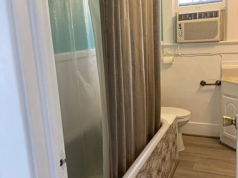 1250 Ferry St SW — Photo 7