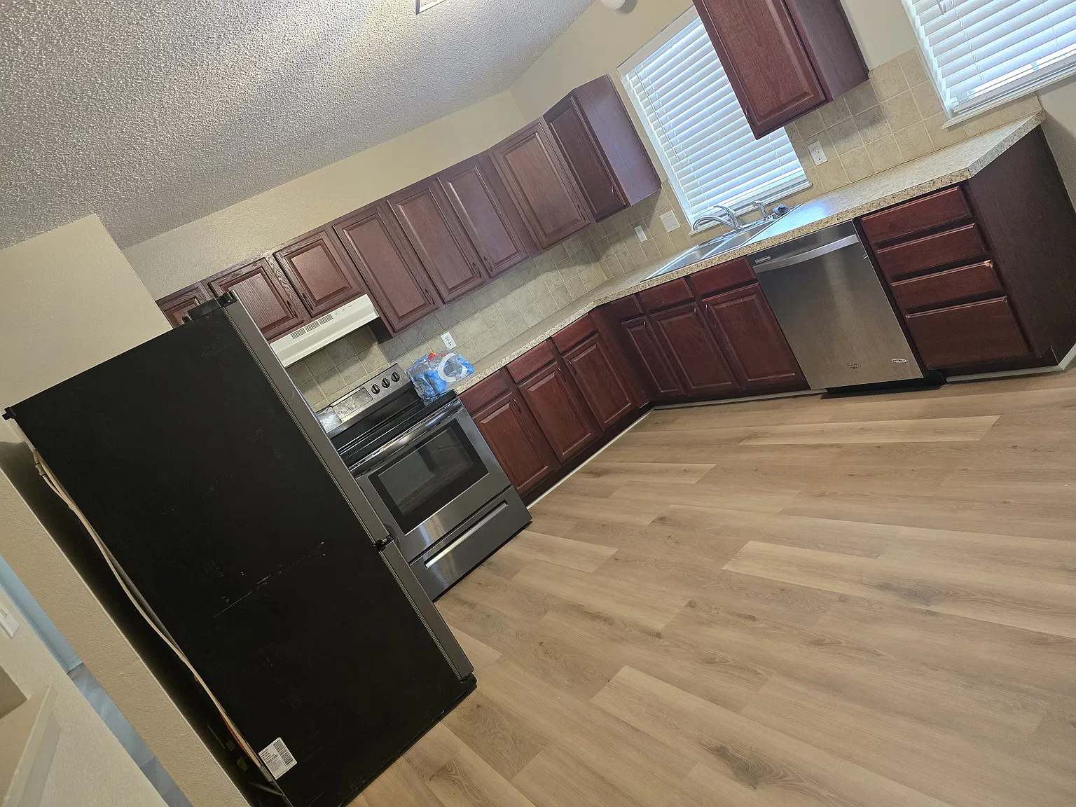 3 bed, 1108 sqft, $1,200 — Photo 4