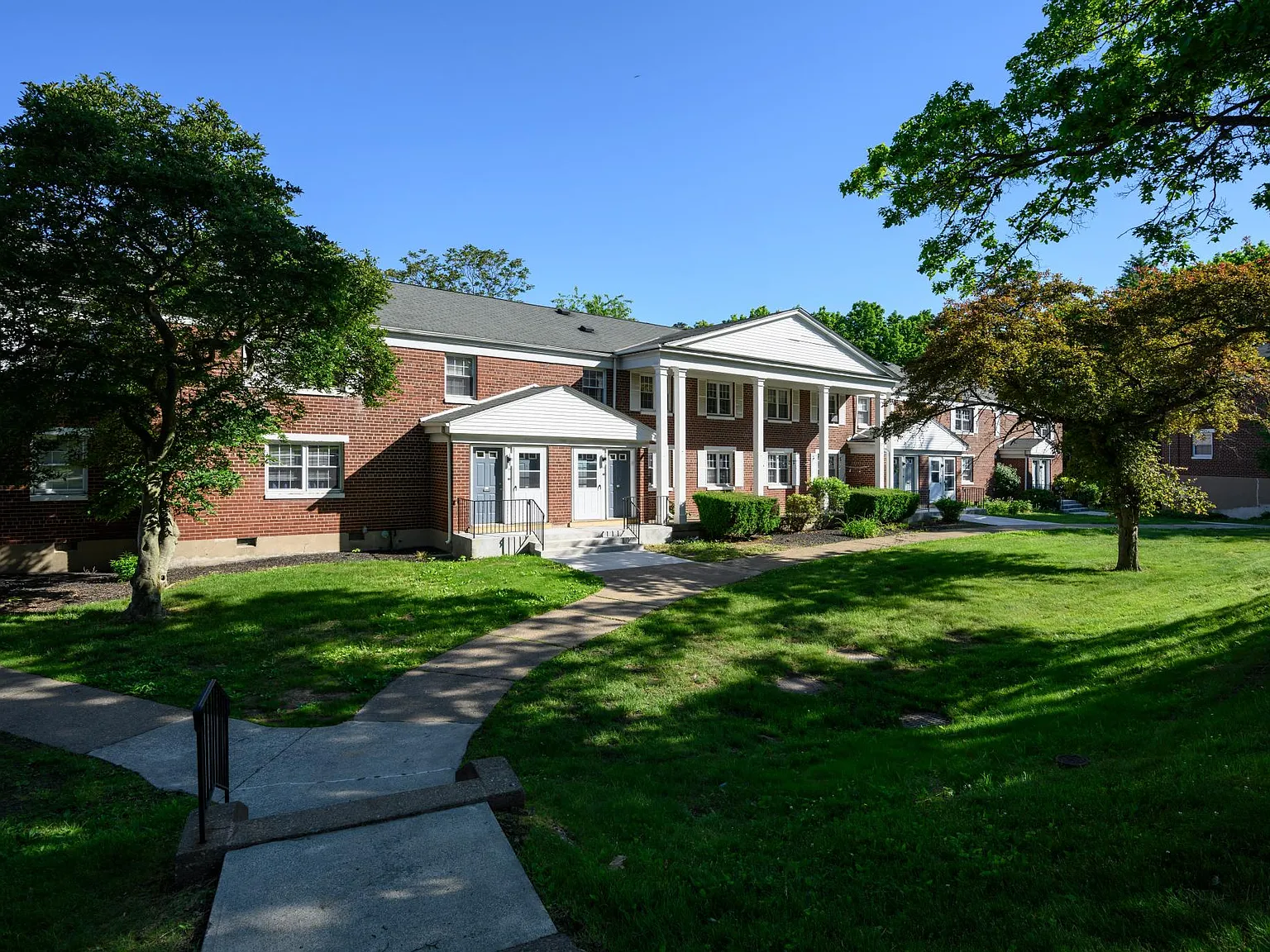 Oakmont Park Apartments — Photo 3