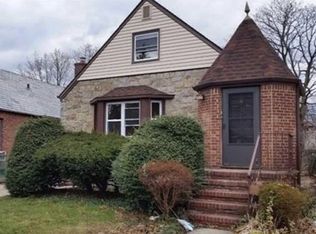 6953 179th St, Fresh Meadows, NY 11365