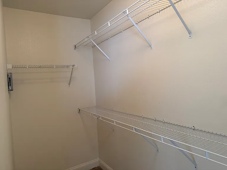 731 Majestic Dr — Photo 2