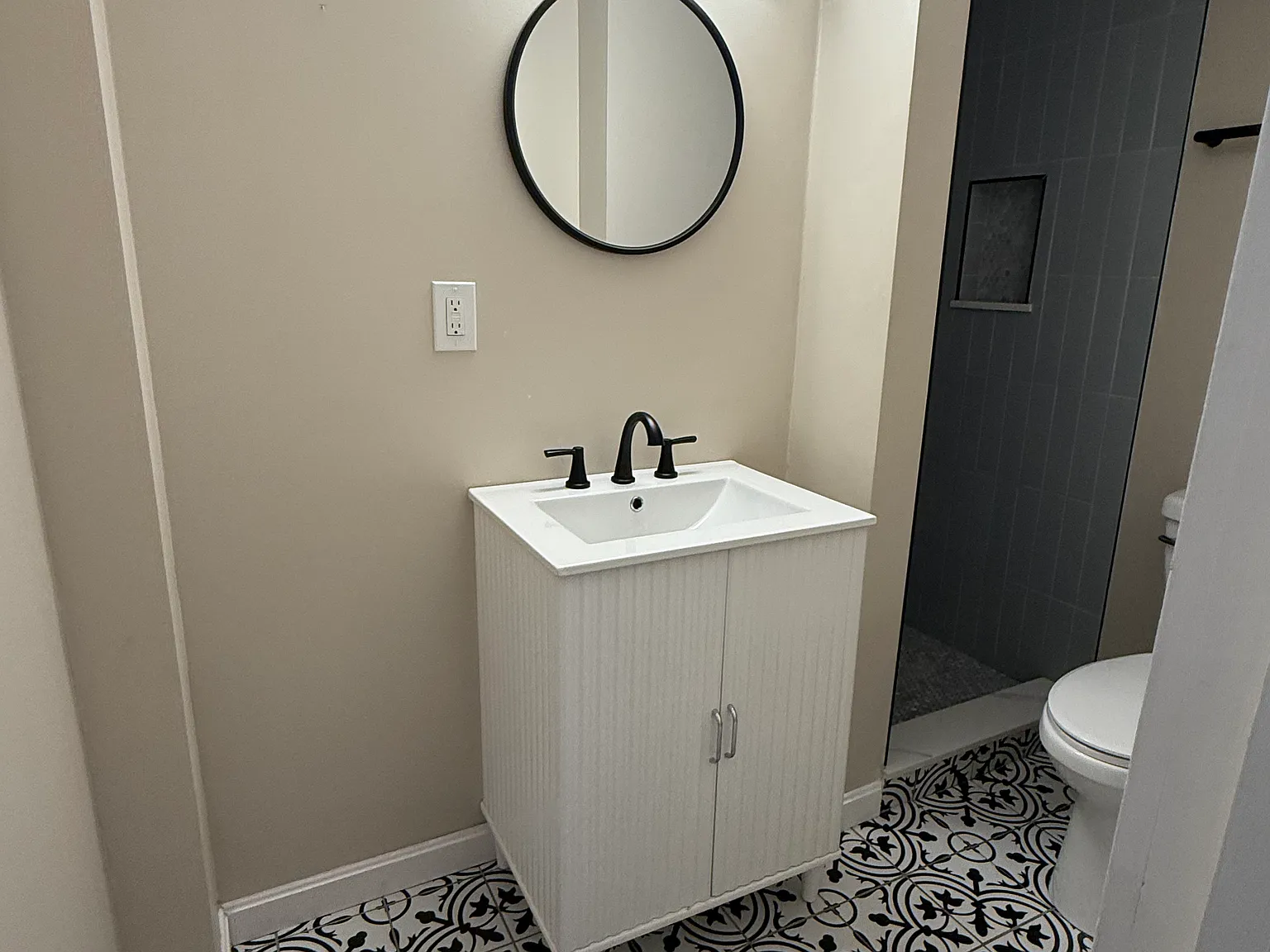 2 Pickman St — Photo 1