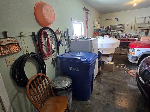 4th image of 204 Mehnke St