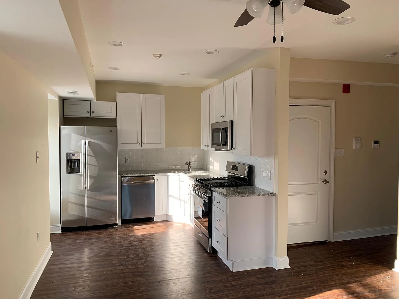 1 bed, 746 sqft, $1,437 — Photo 1