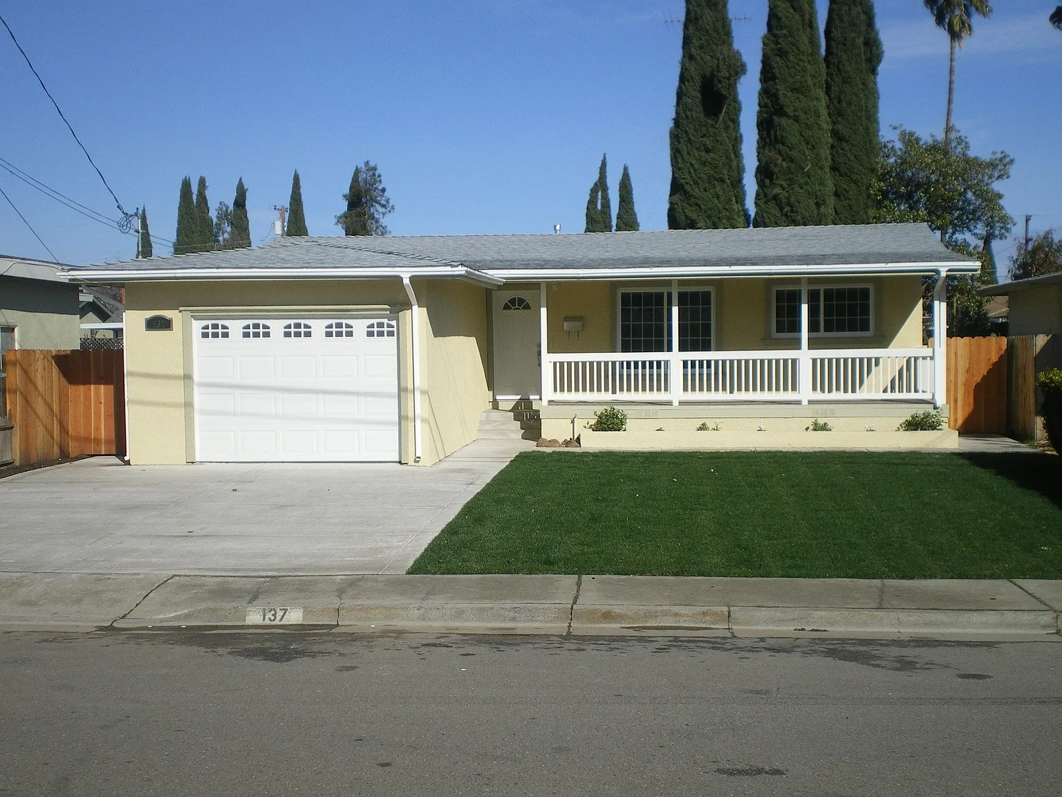 137 Broderick Dr photo 1