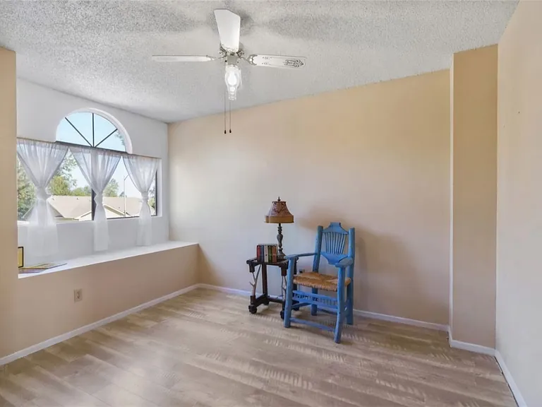 6121 Duchess Dr — Photo 10