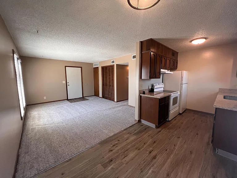 6816 W Par Ln #4 — Photo 8