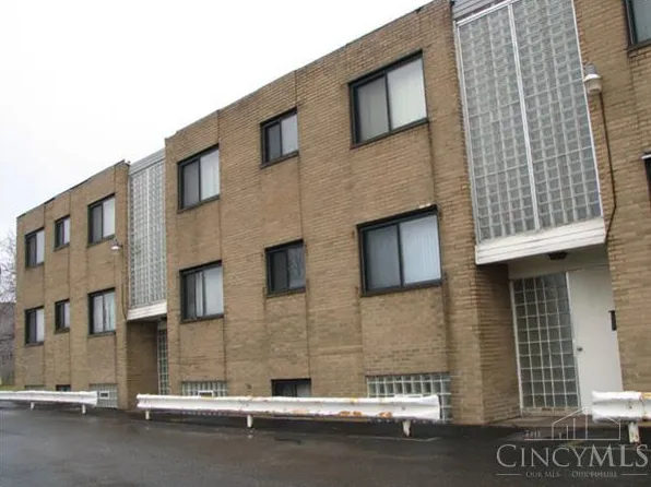 4467 Lee Rd, Cleveland, OH 44128