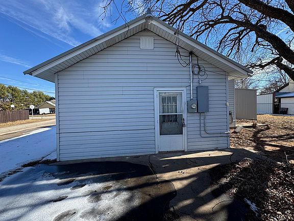 2nd image of 611 N Stratton St